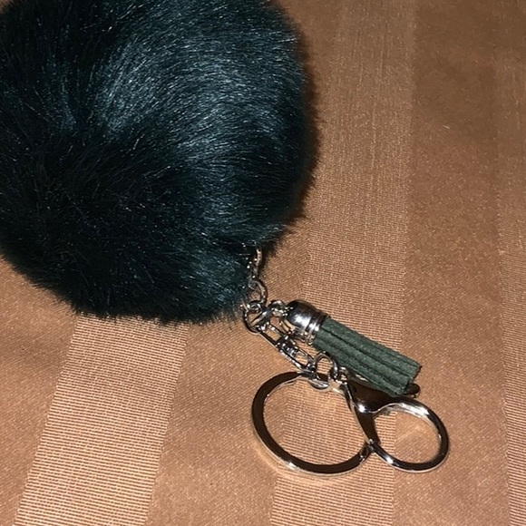 Pompons - Picture 2 of 3